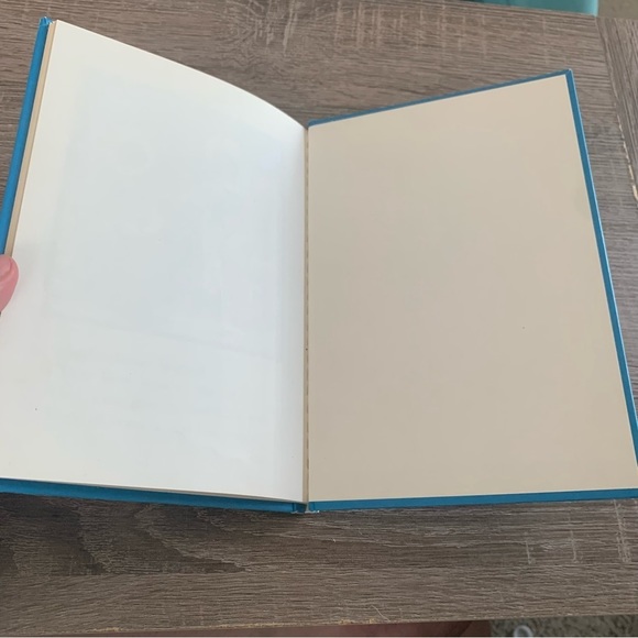 Iglook’s Seal by Bernard Wiseman - Hardcover Story Book - Picture 4 of 11